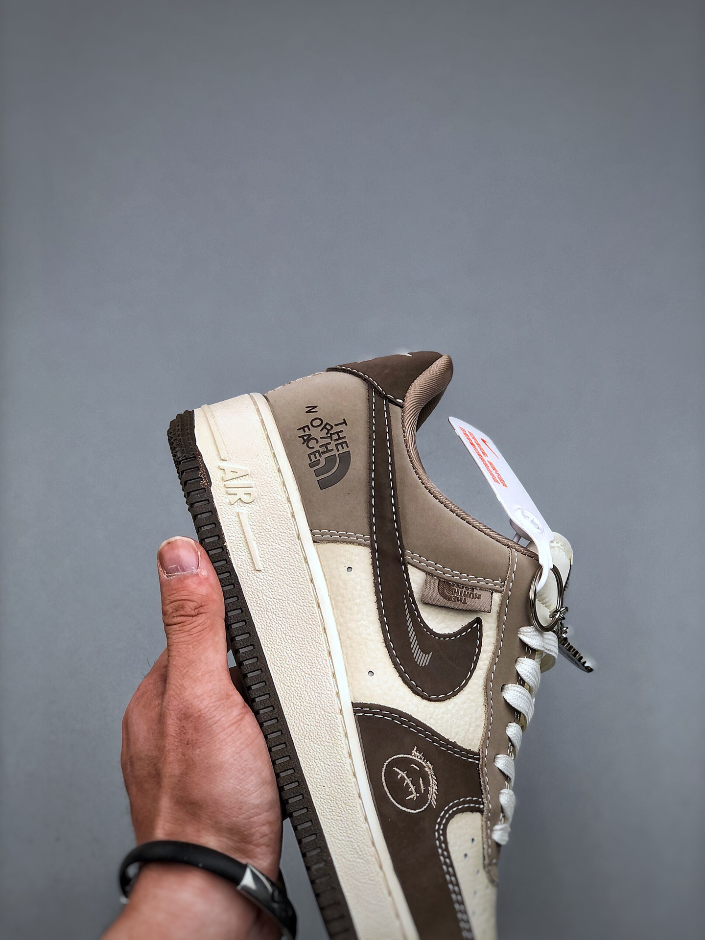 「コラボモデル」Travis Scott x Nike Air Force 1 Low '07 Travis Scott コラボレーション スニーカー ホワイト＆ブラウン