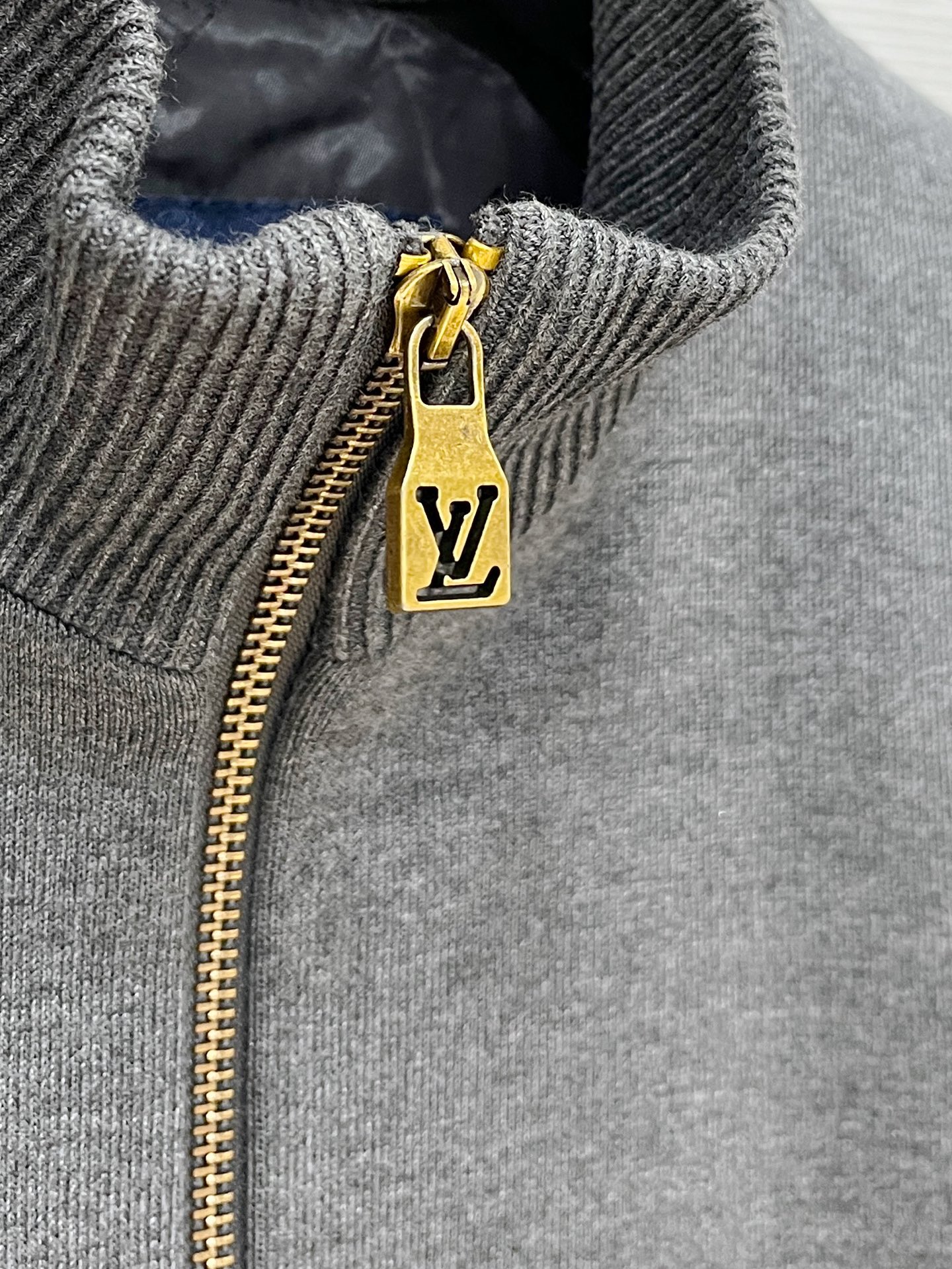 ルイ・ヴィトン「Louis Vuitton」ルイ・ヴィトン モノグラム ニット スタンドカラージャケット / メンズアウター