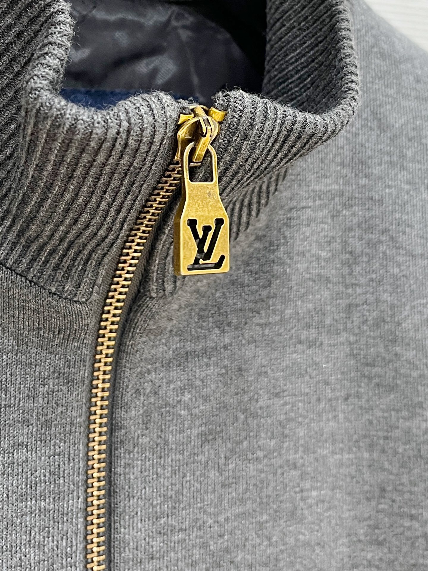ルイ・ヴィトン「Louis Vuitton」ルイ・ヴィトン モノグラム ニット スタンドカラージャケット / メンズアウター