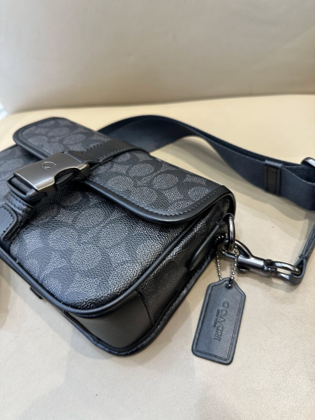 コーチ「Coach」メンズ クラシックシグネチャー LEAGUE  ショルダーバッグ