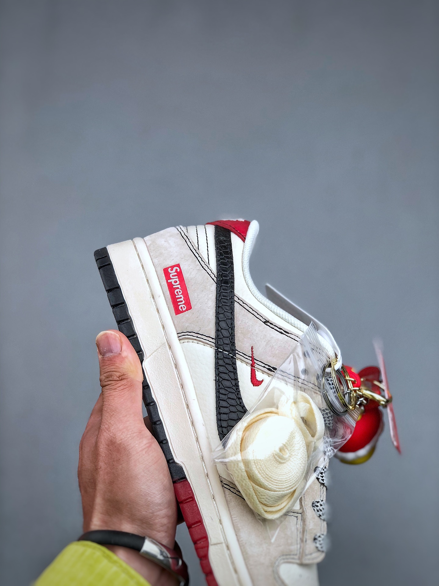 【超入手困難】「コラボモデル」Supreme x Nike SB Dunk Low スニーカー