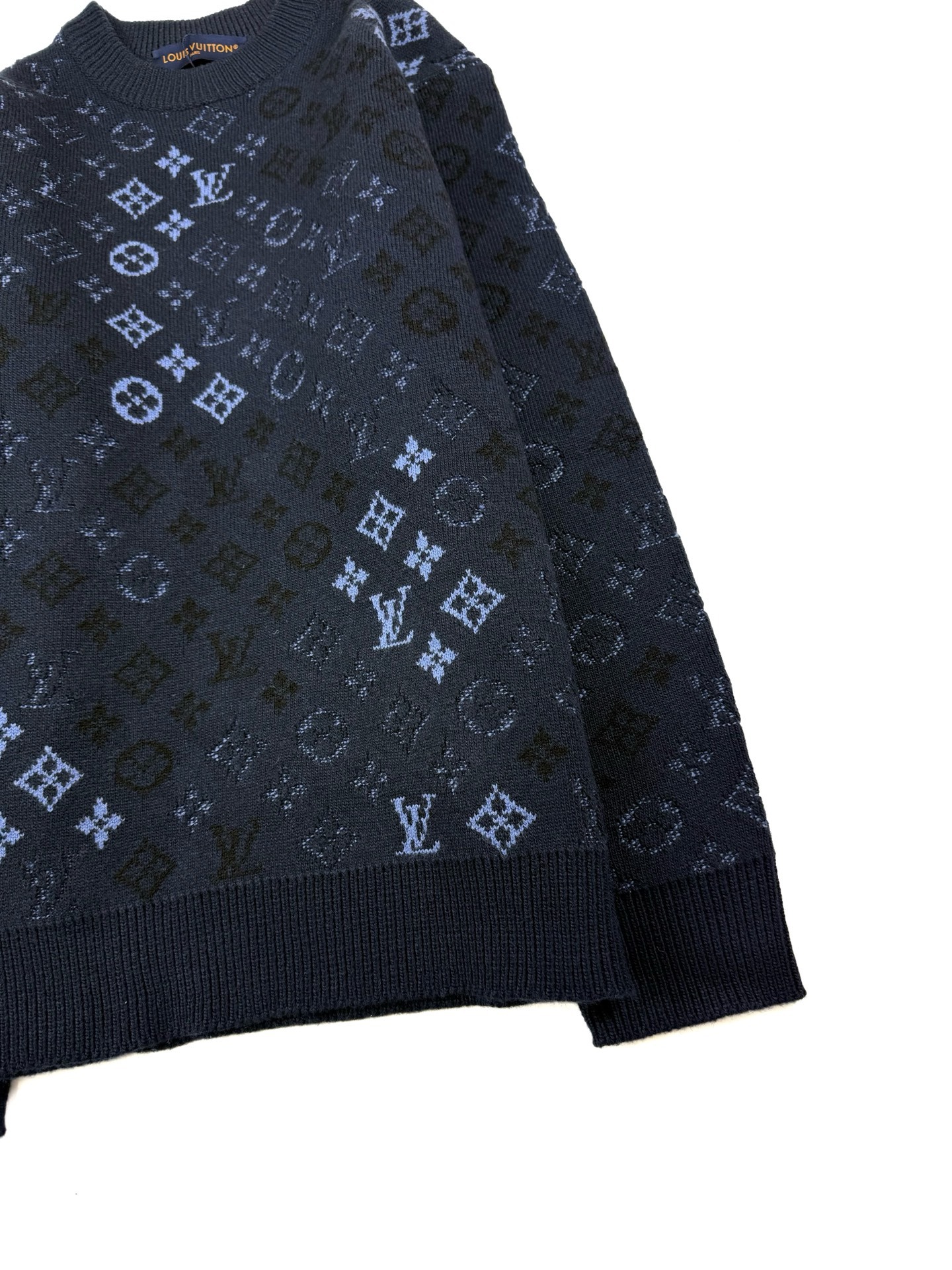 ルイ・ヴィトン「Louis Vuitton」ルイ・ヴィトン モノグラム サープラス ジャカード プルオーバー / メンズ ニットセーター