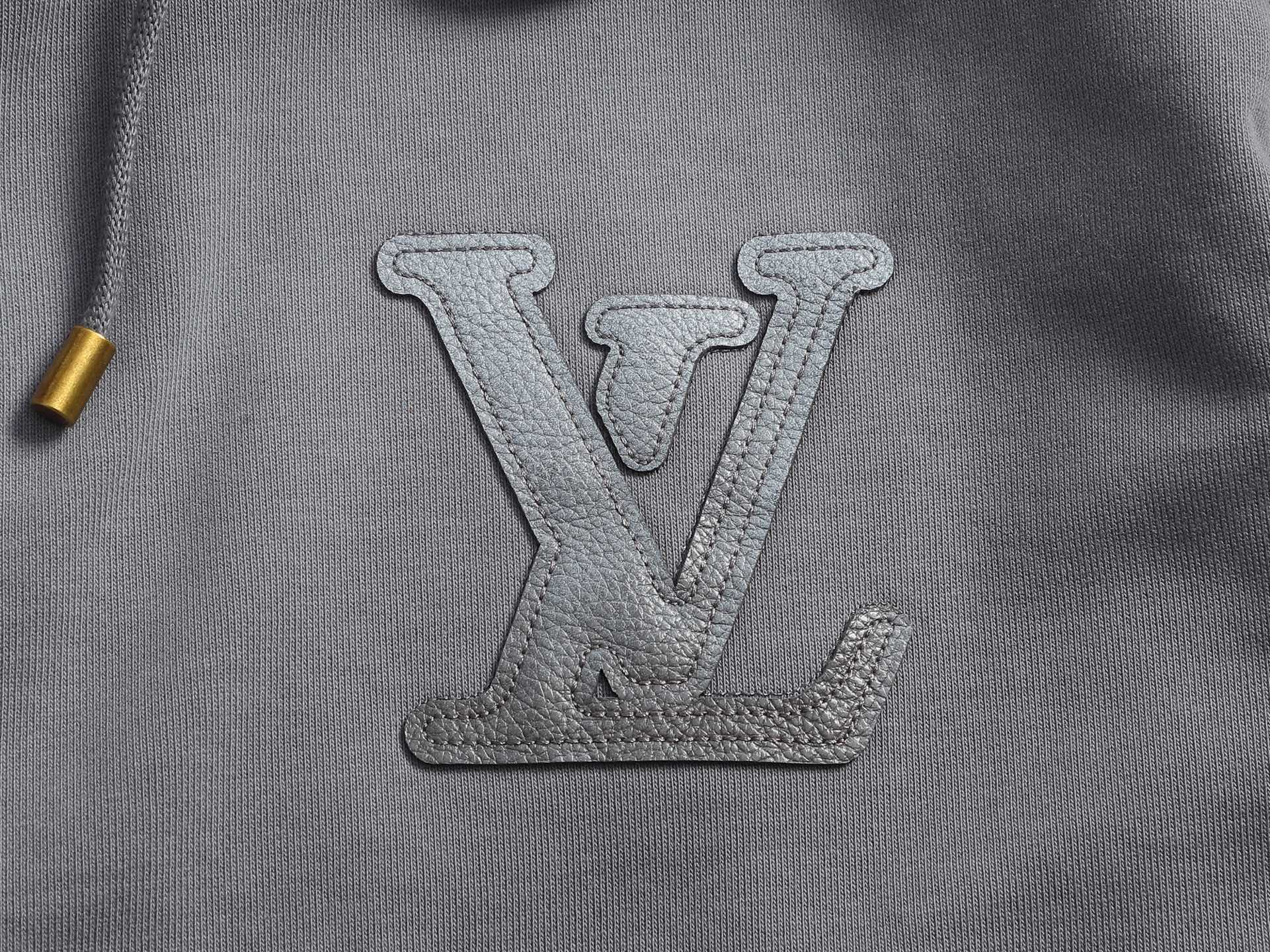 ルイ・ヴィトン「Louis Vuitton」ルイ・ヴィトン レタリング レザーパッチ フーデッド スウェットシャツ / ユニセックス