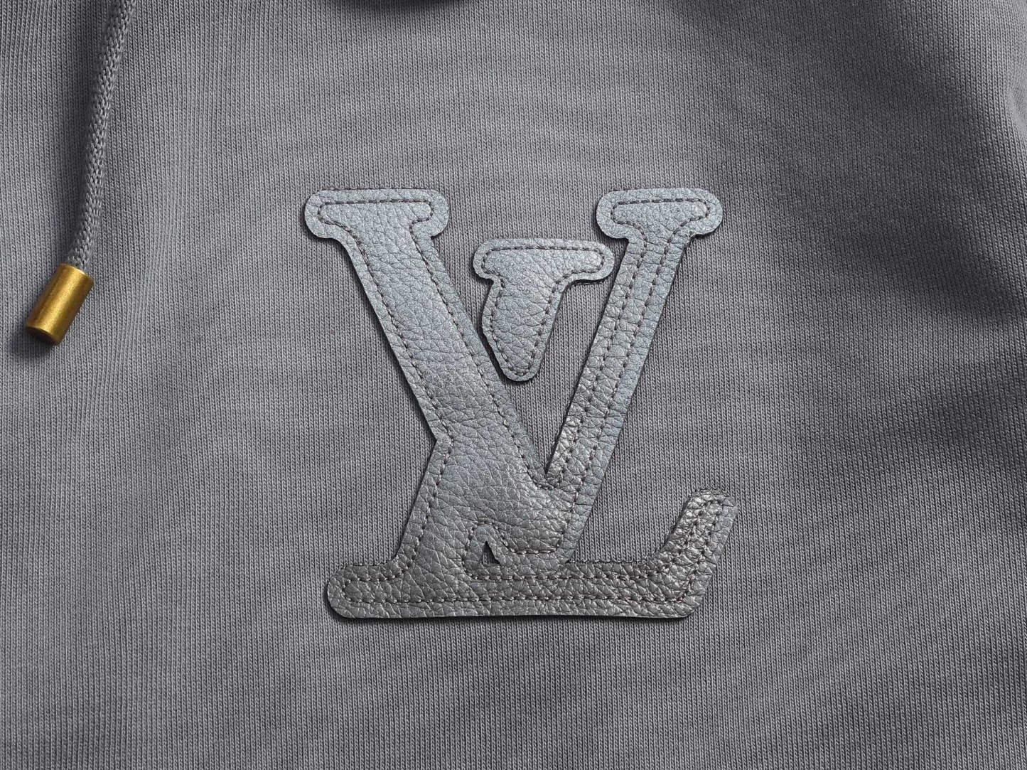 ルイ・ヴィトン「Louis Vuitton」ルイ・ヴィトン レタリング レザーパッチ フーデッド スウェットシャツ / ユニセックス