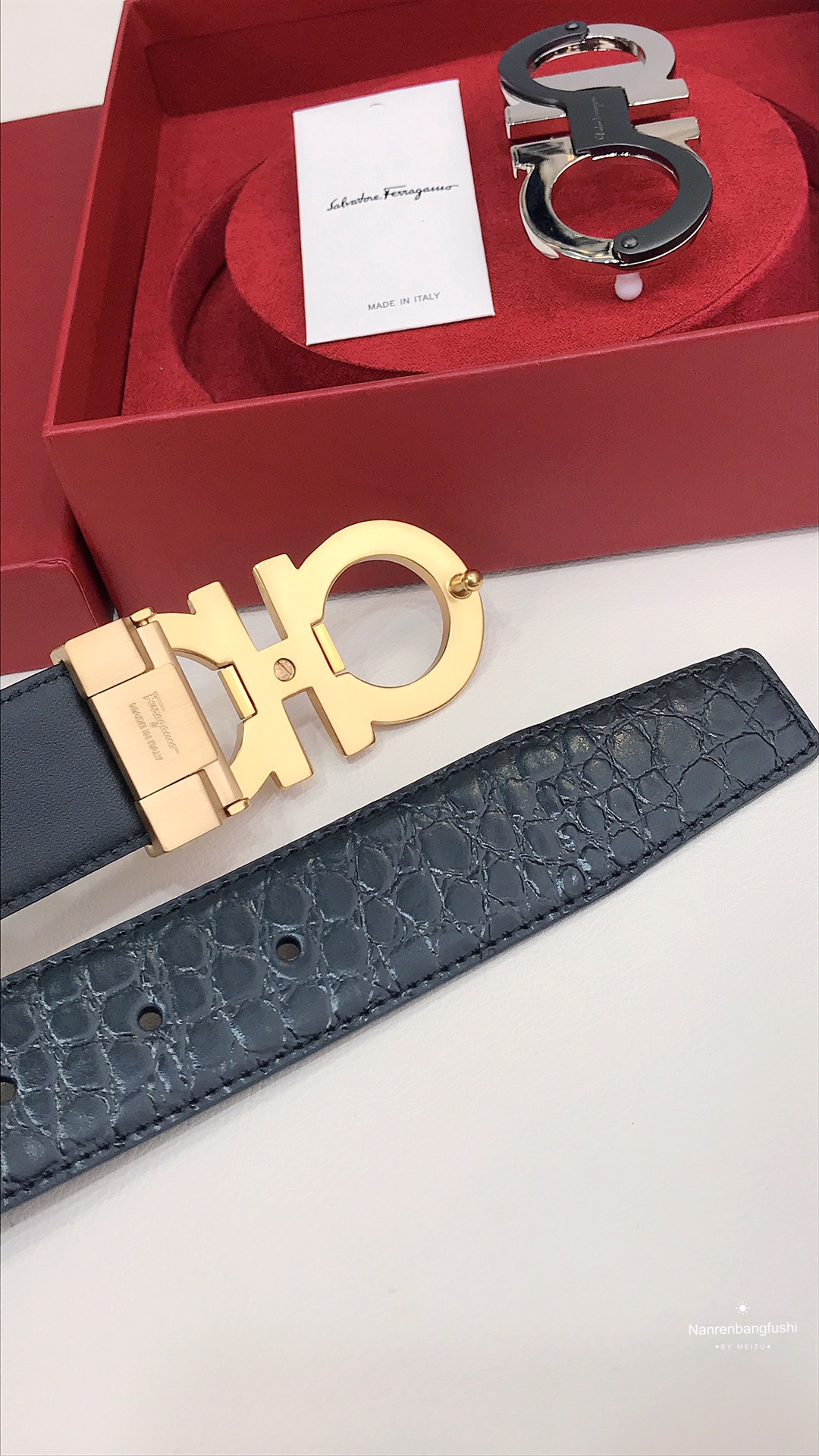 フェラガモ「Ferragamo」リバーシブルベルト「デュアルバックル」