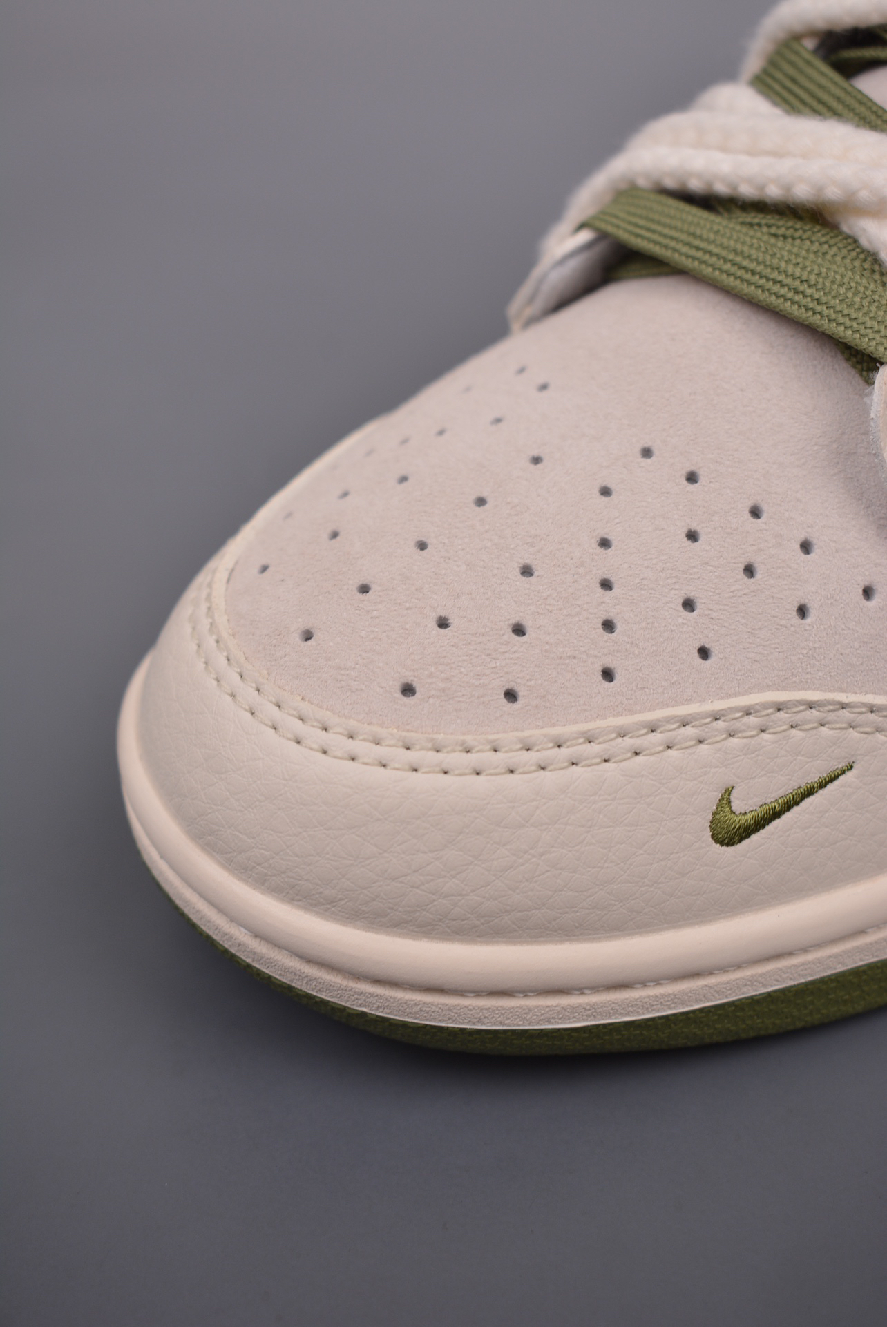 「コラボモデル」Gucci x Nike   SB Dunk Low デコンストラクション ドローストリングスニーカー