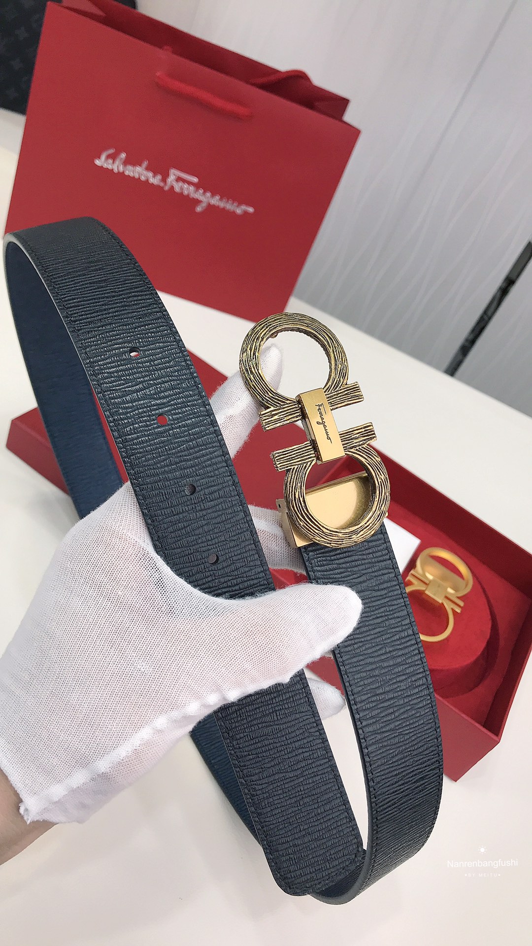 フェラガモ「Ferragamo」リバーシブルベルト「デュアルバックル」