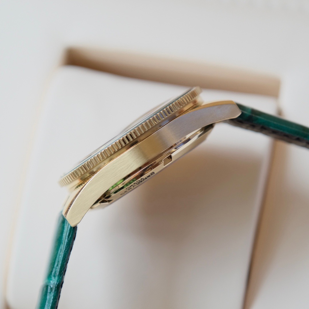 オメガ「Omega」Seamaster 300M マスター クロノメーター 41mm プラチナケース＆クロコダイルストラップ メンズ腕時計