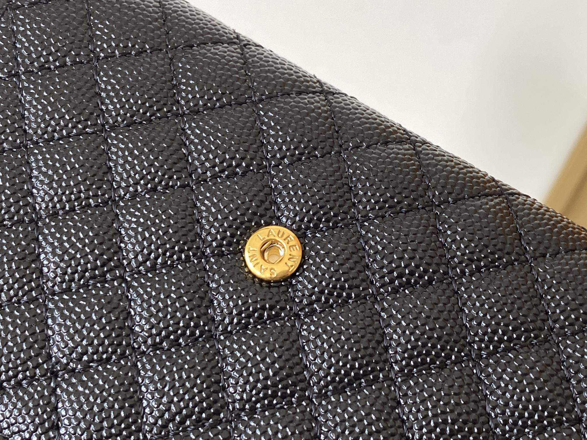 サンローラン「Saint Laurent」キャビアエンベロープフラップバッグ