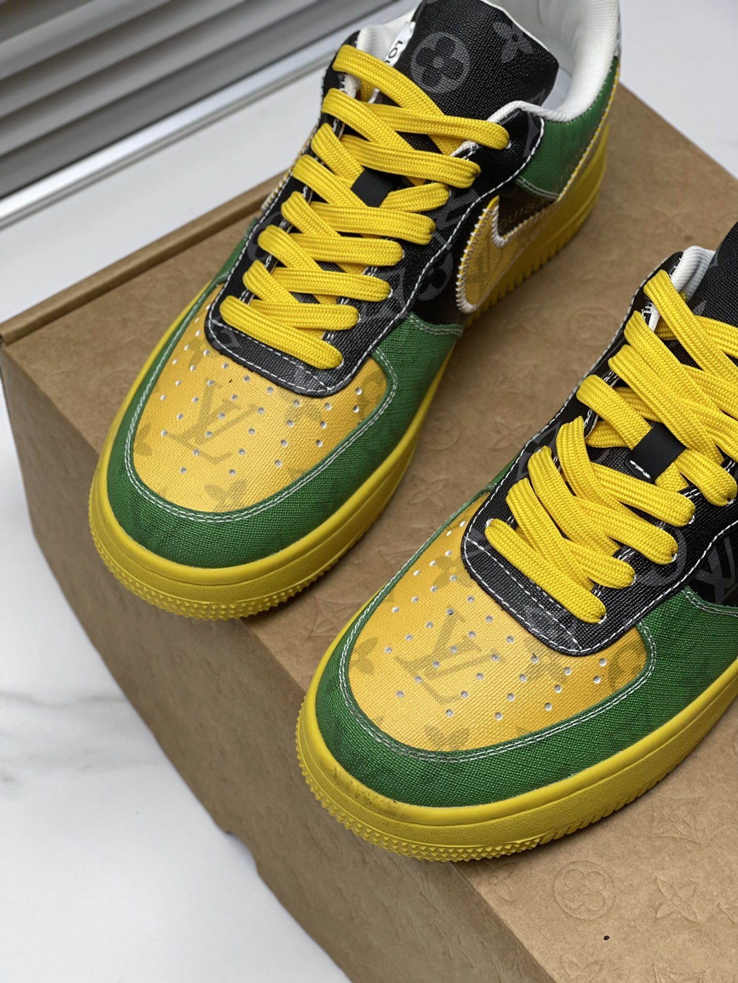 「ルイ・ヴィトン」Nike Air Force 1 Low 限定スニーカー