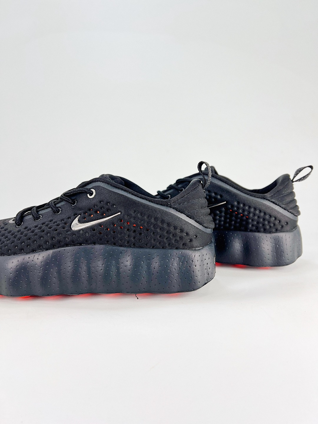 「NIKE」Mind 002 ブラックテクノロジー 素足感覚トレーニングシューズ