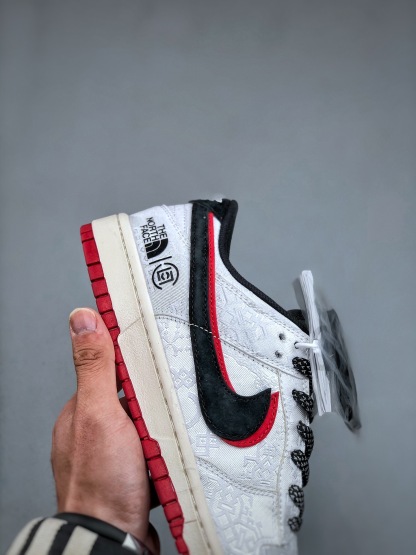 「コラボモデル」The North Face x Nike  SB Dunk Low 'Black Red Silk' ダブルスウッシュ スニーカー