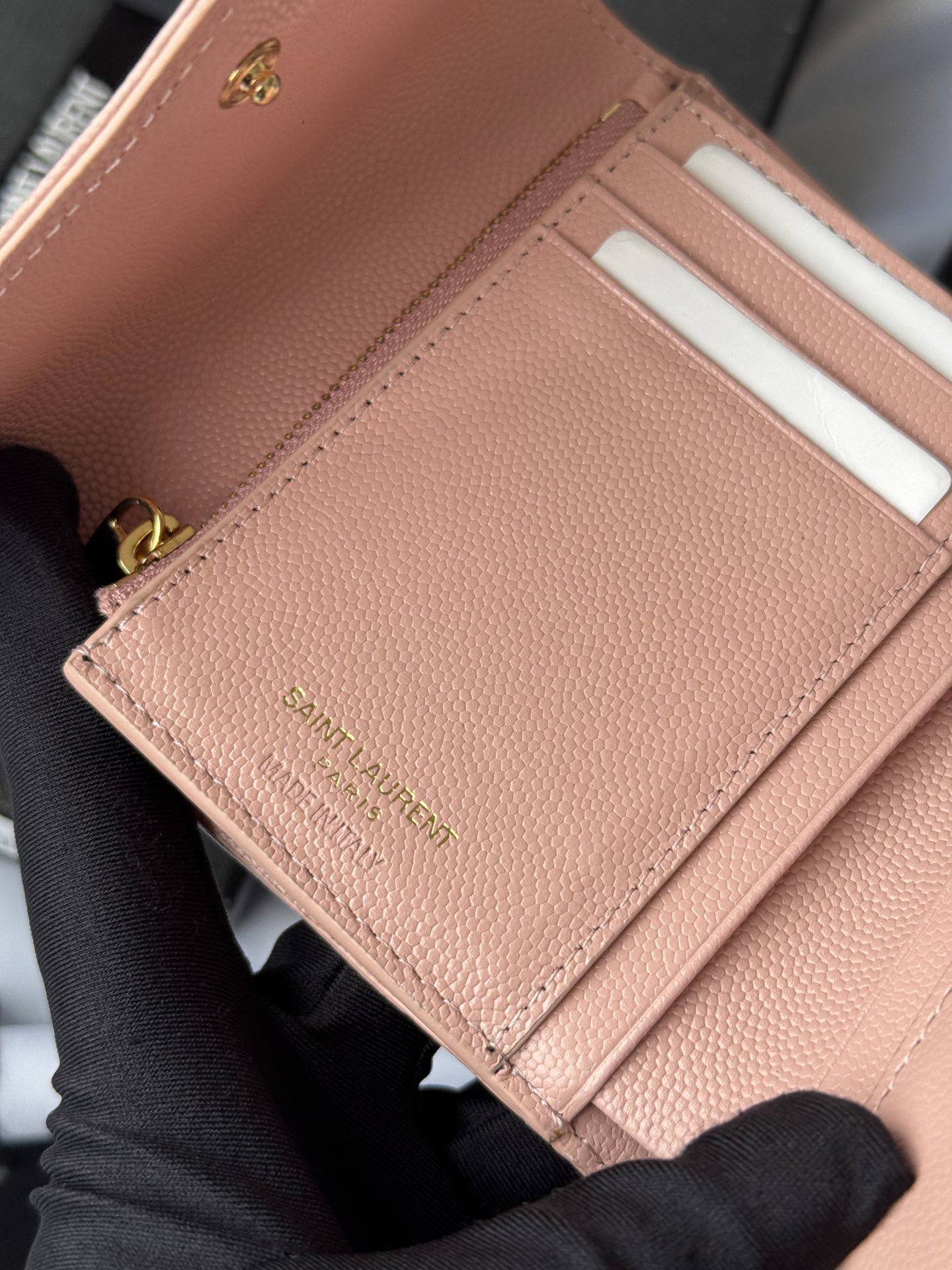 サンローラン「Saint Laurent」CASSANDRE MATELASSÉ 三つ折り財布