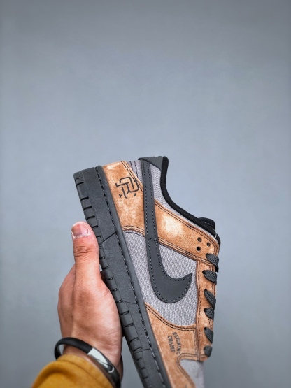 「コラボモデル」The North Face x Nike  SB Dunk Low 'Grey Brown Black' スモールスウッシュ スニーカー
