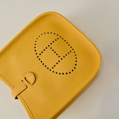 エルメス「Hermès」エヴェリン ミニ 17CM バッグ「EVELYNE MINI BAG」