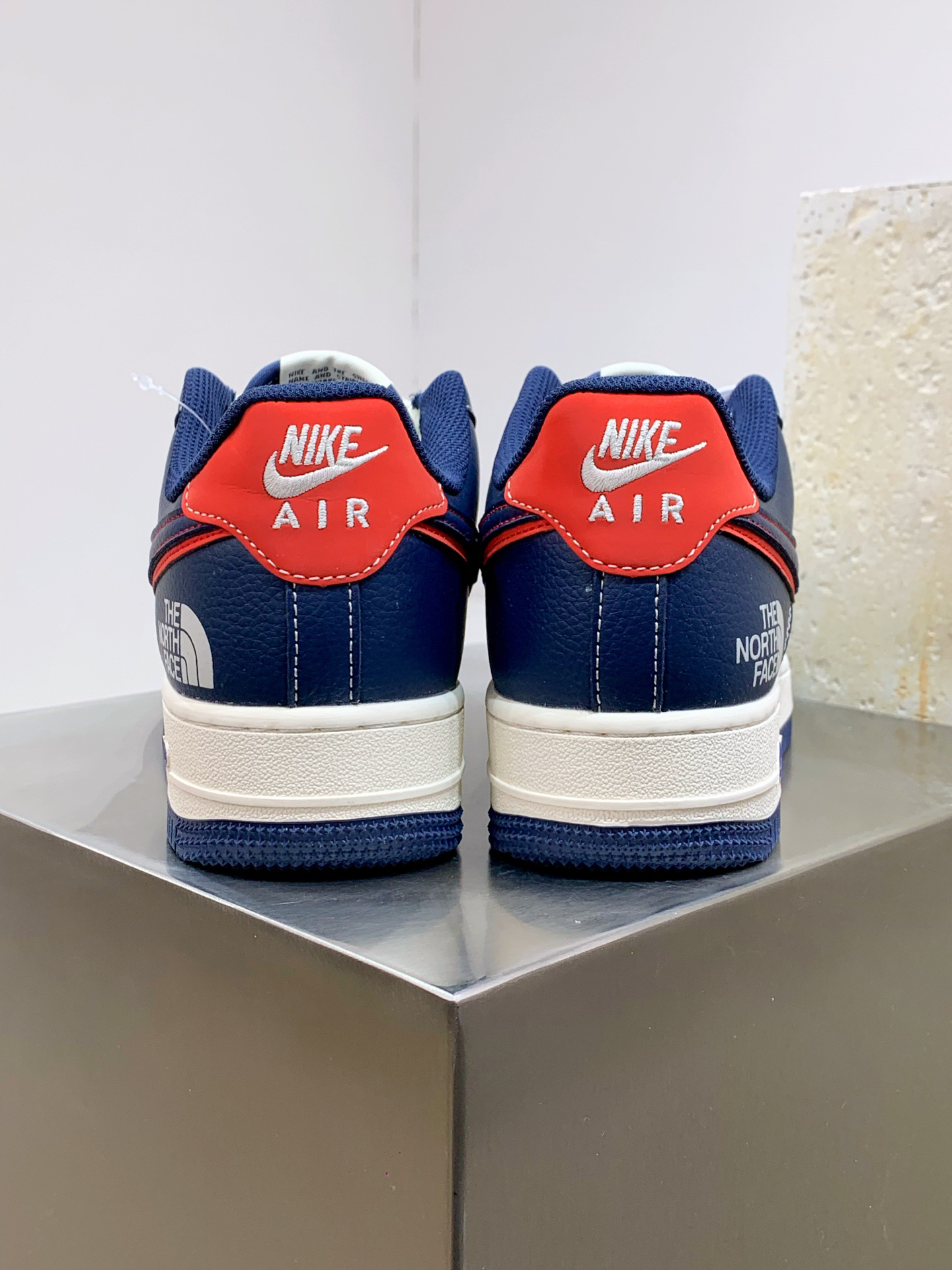 「コラボモデル」The North Face x Nike  Air Force 1 Low 07 'White Blue Red' ダブルスモールスウッシュ スニーカー