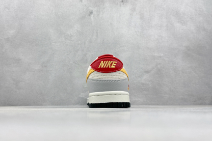 「コラボモデル」The North Face x Nike SB Dunk Low スネークイヤー エディション 'Beige Grey Red' スターライト スニーカー