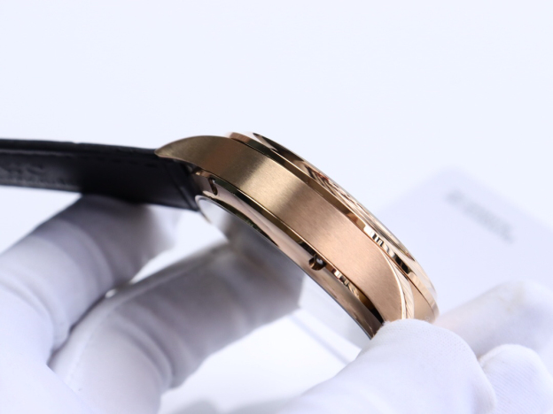 アイダブリューシー［IWC］ポルトガル シリーズ 7日間パワーリザーブ オートマティックウォッチ42MM