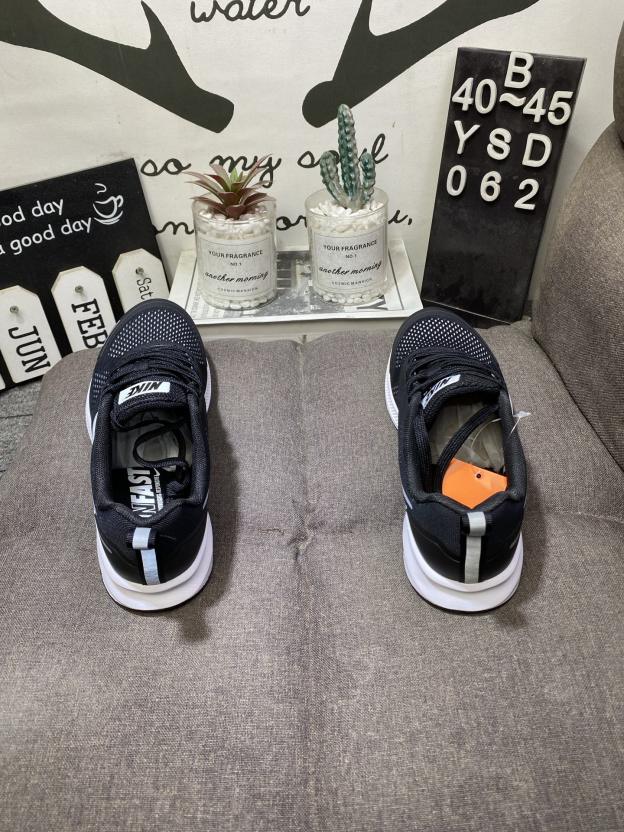 ナイキ「Nike」ク ロー カジュアルスニーカー