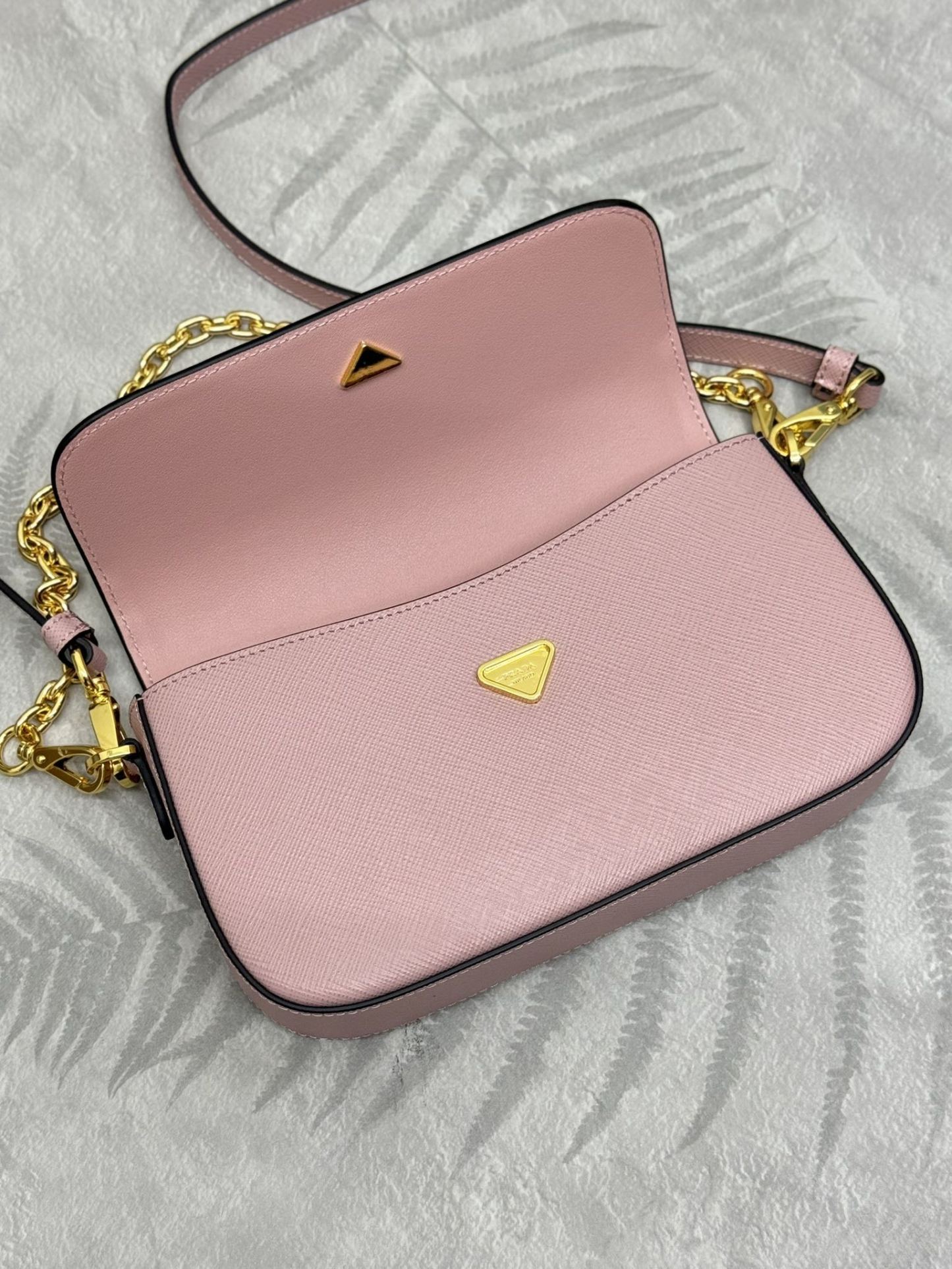 プラダ「Prada」 キャビンクルー ミニバッグ レザー ハンドバッグ
