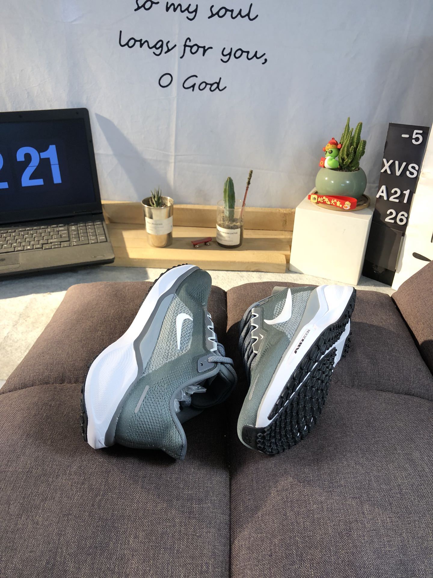 ナイキ「Nike」ク ロー カジュアルスニーカー