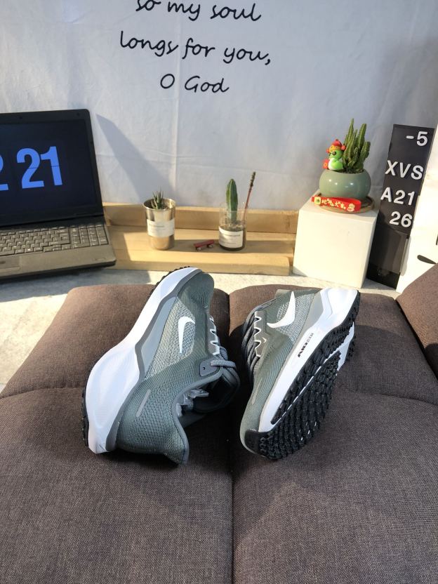 ナイキ「Nike」ク ロー カジュアルスニーカー