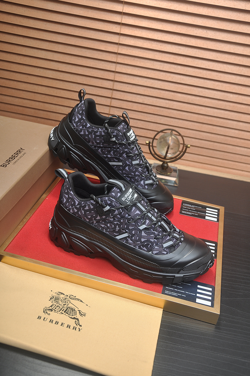 バーバリー「Burberry」 HouseCheck ハウスチェック レザーアーサー ローカットスニーカー