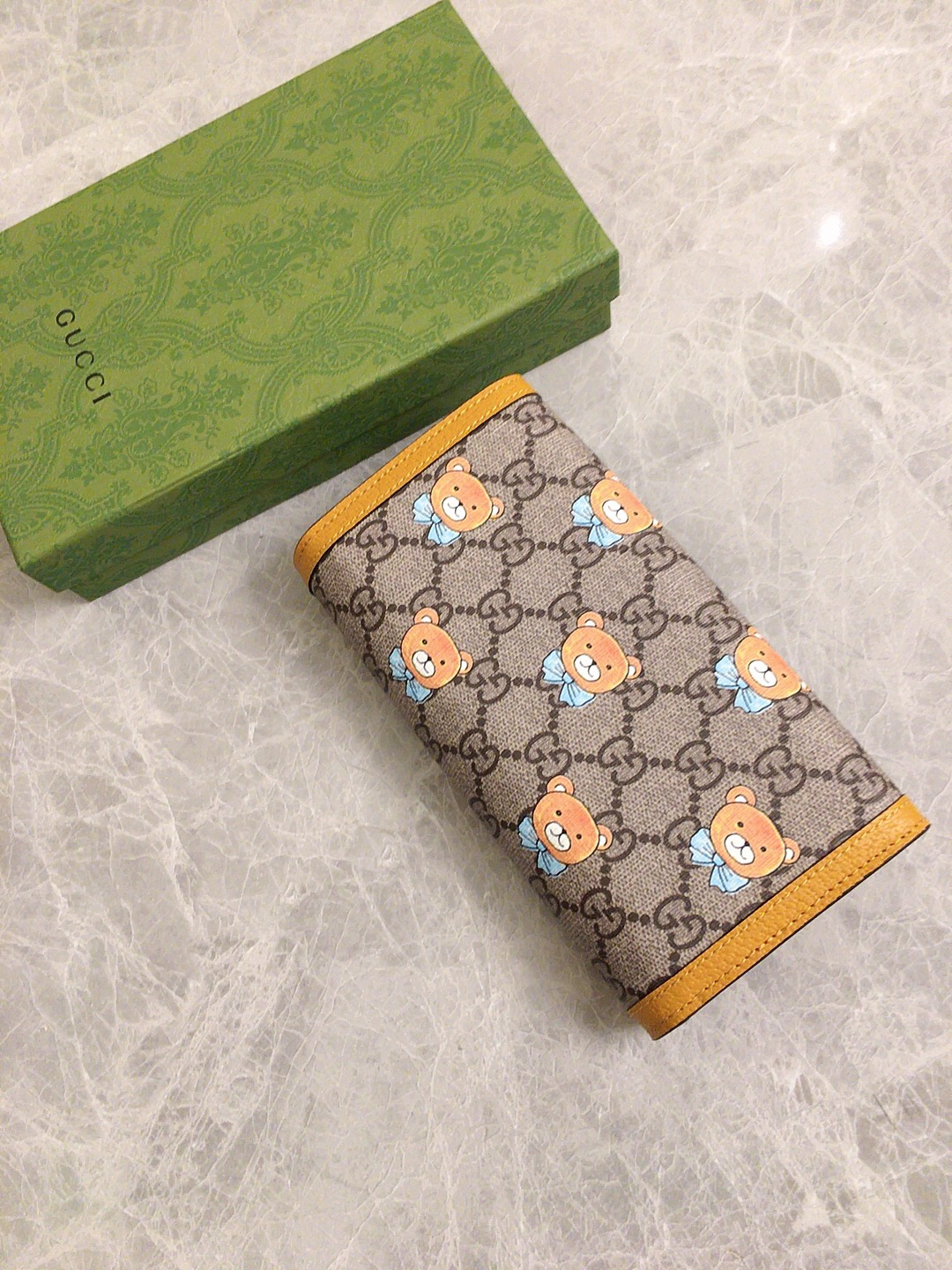 【グッチ「Gucci」 ×KAIジョイントモデル】グッチ テディベアプリント キャンバスとレザー ロングフラップウォレット ベージュ エボニー