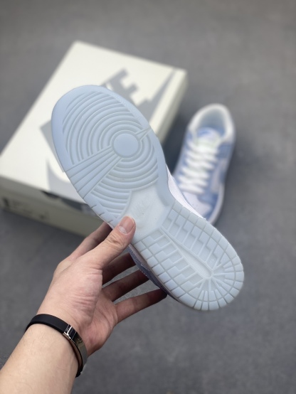 「コラボモデル」Supreme x Nike SB Dunk Low スニーカー
