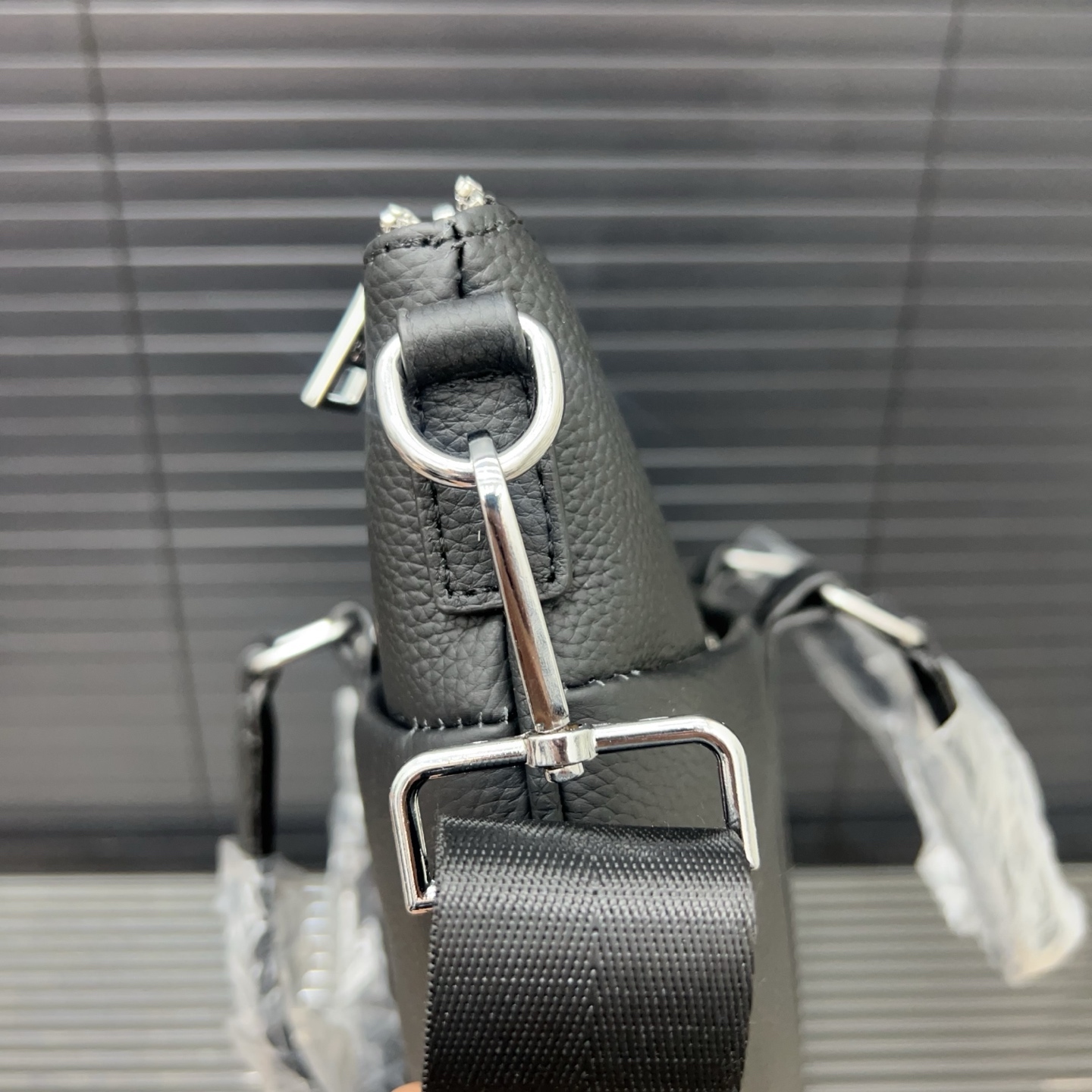 プラダ「Prada」クラシック レザートートバッグ