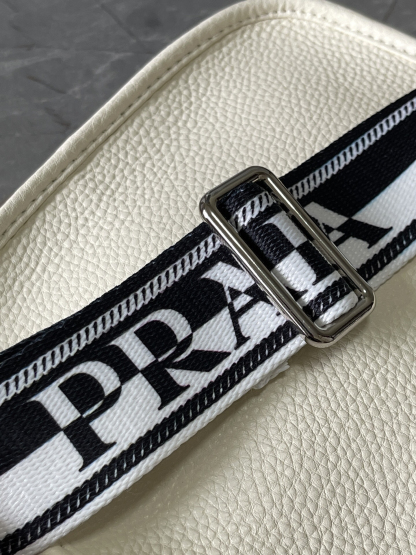 プラダ「Prada」デュアルストラップ クロスボディバッグ 1BC073