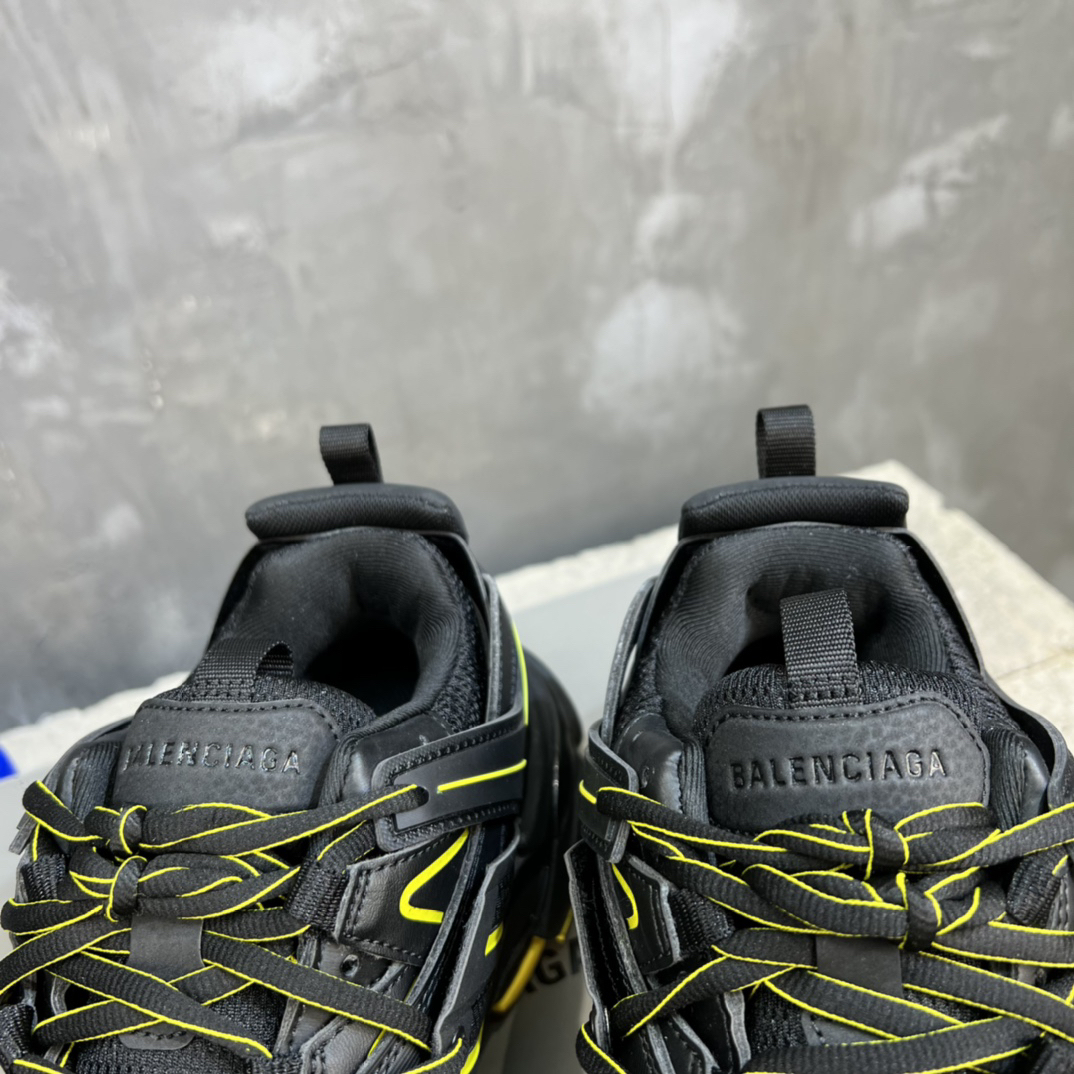 バレンシアガ「Balenciaga」Track 3.0 アウトドアコンセプトスニーカー