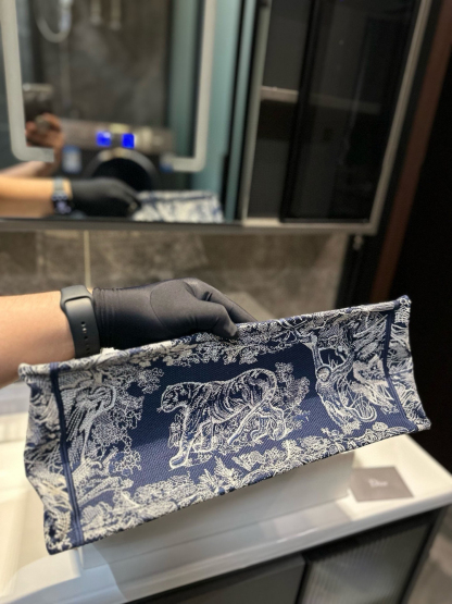 ディオール Dior Book Tote バッグ スモール、ミディアム、ラージの3つのサイズ