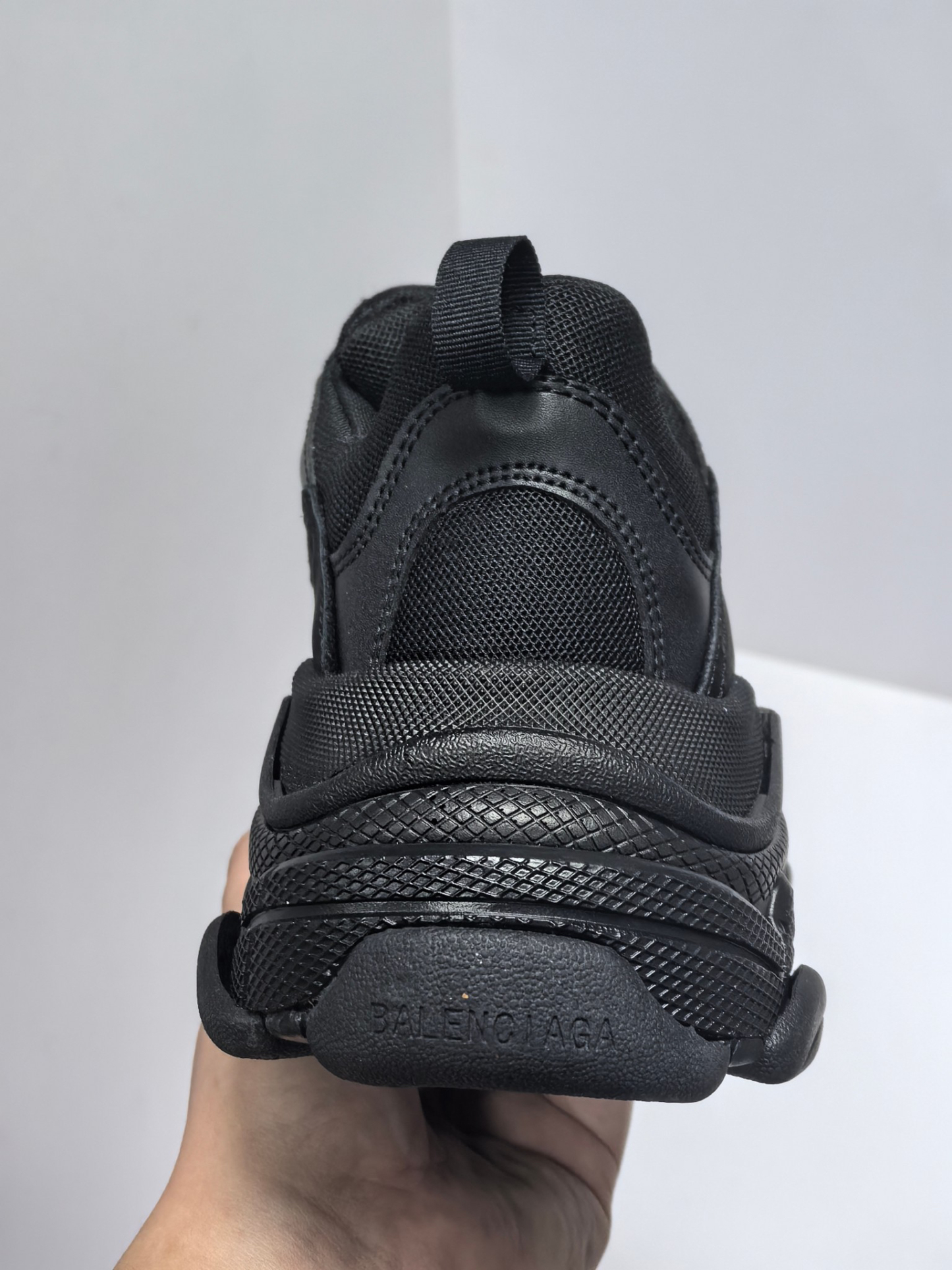 バレンシアガ「Balenciaga」Triple S Letter Graffiti 1.0 Sneakers-ISETAN PRESTIGE CURATED