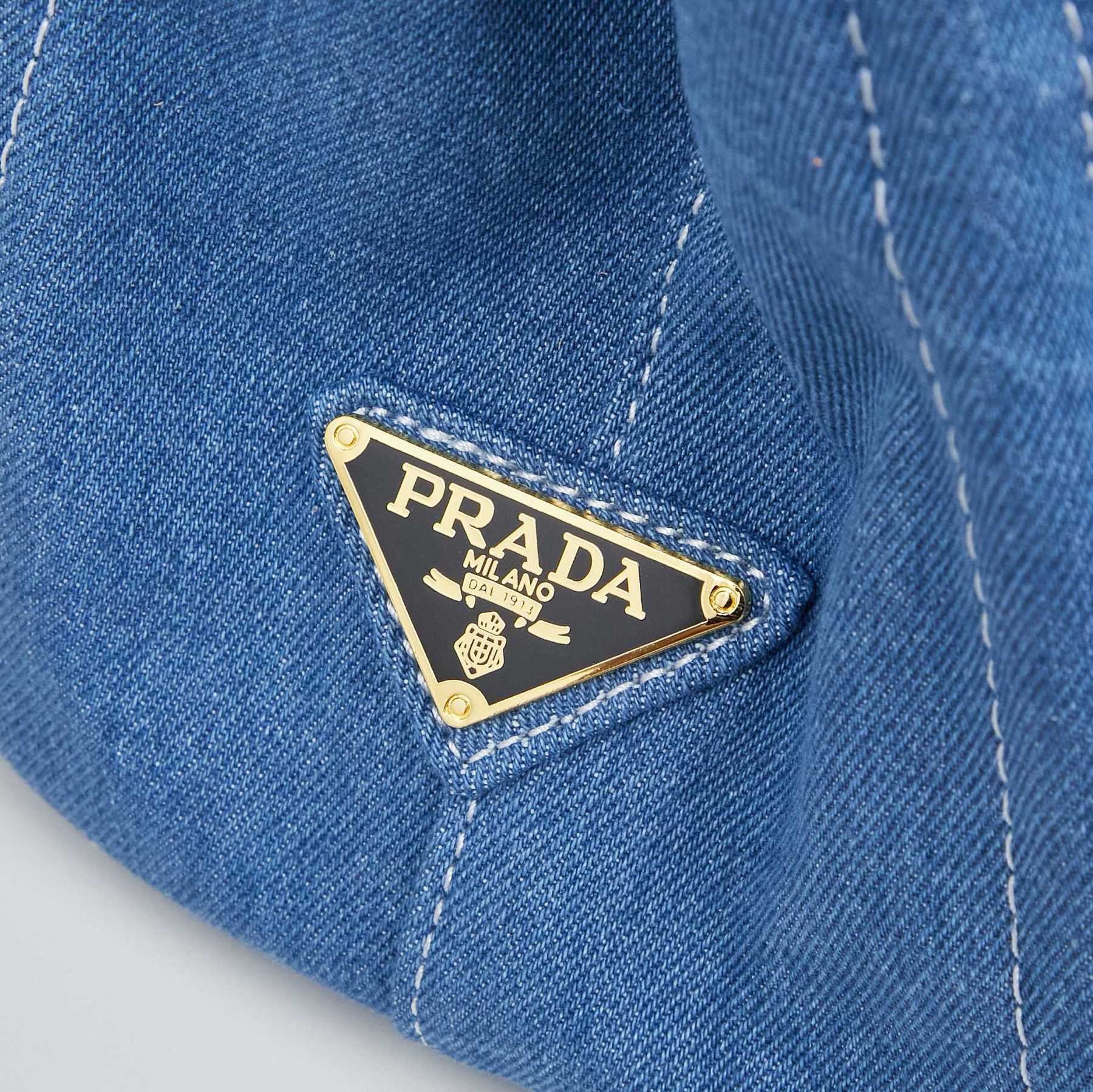 プラダ「Prada」ビーチトートバッグ