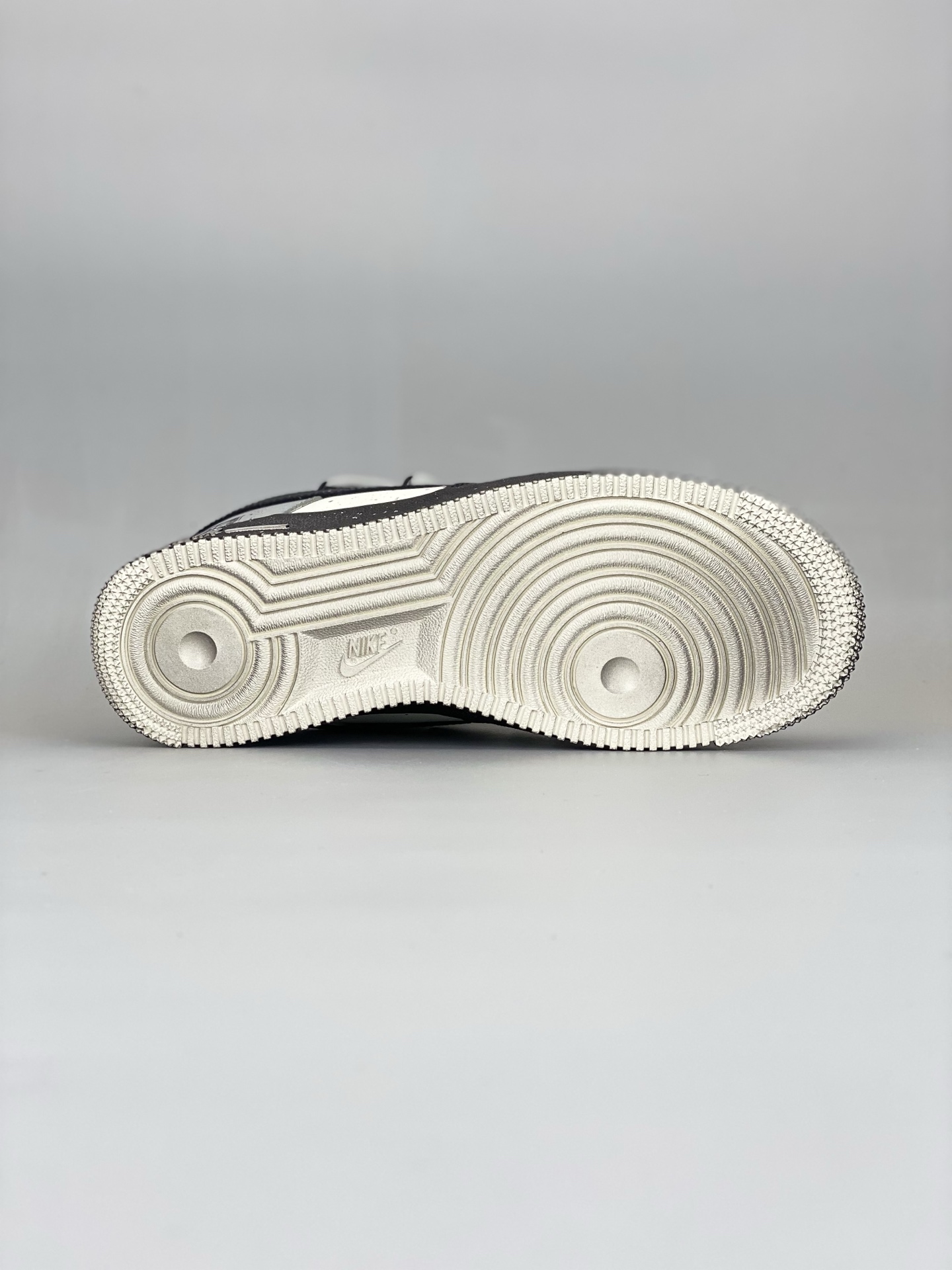 ナイキ「Nike」AIR FORCE 1 LOW '07 スペーステーマ ハンドペイント スニーカー-ISETAN PRESTIGE CURATED