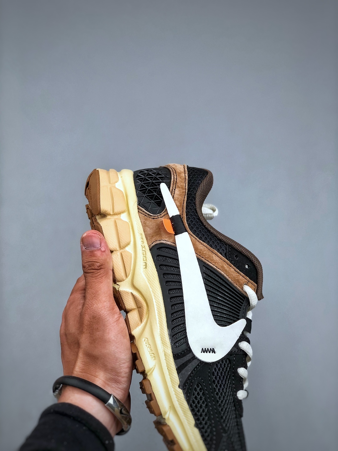 ナイキ「Nike」Zoom Vomero 5 SP メンズランニングシューズ