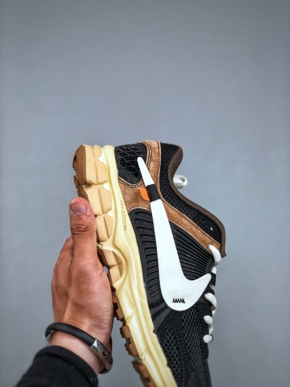 ナイキ「Nike」Zoom Vomero 5 SP メンズランニングシューズ