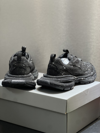 バレンシアガ「Balenciaga」ハンドエンボスド3XLシリーズ スニーカー