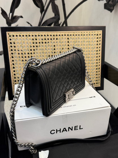 シャネル「Chanel」LE BOY ハンドバッグ 2色-ISETAN PRESTIGE CURATED