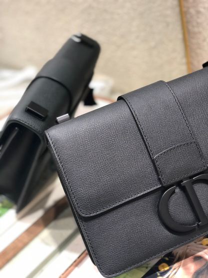 ディオール「Dior」モンターニュ30 掌紋レザー ショルダーバッグ（ブラックハードウェア）