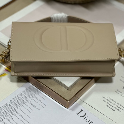 ディオール「Dior」CD SIGNATURE ミニ チェーン バッグ「アプリコット」