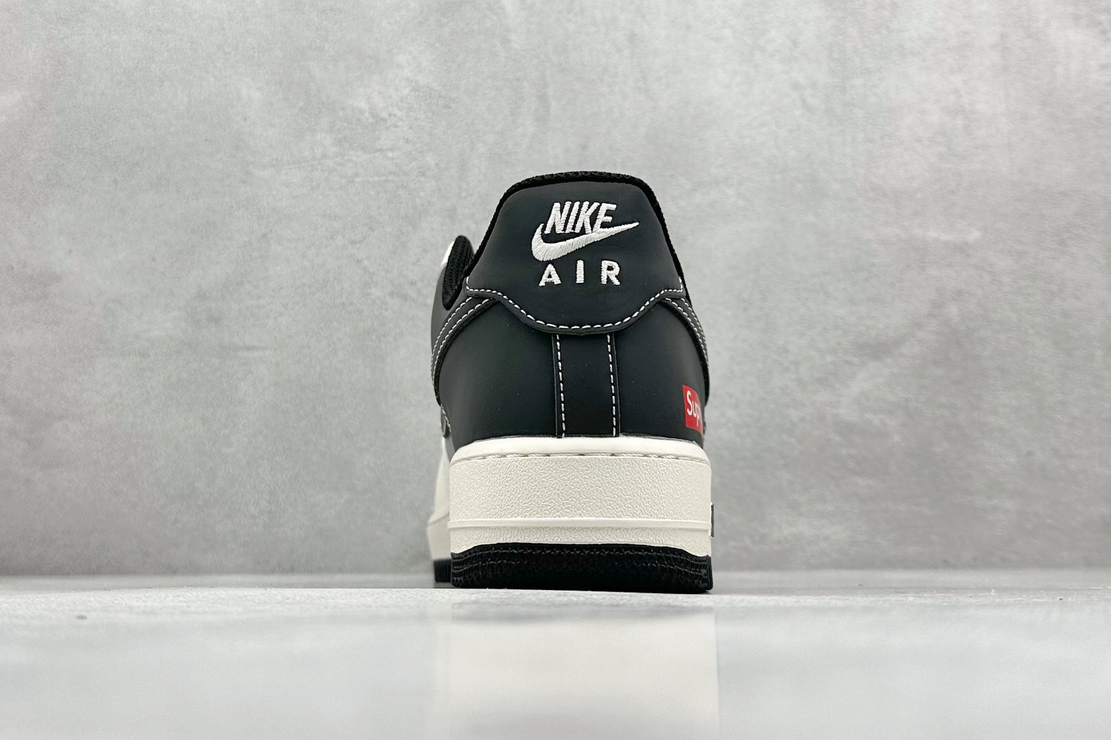 「コラボモデル」Supreme × Nike Air Force 1 Low スニーカー