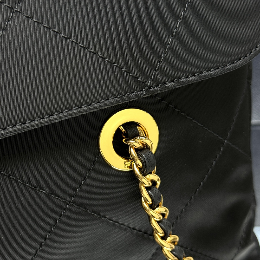 プラダ「Prada」ヴィンテージ チェーンショルダーバッグ
