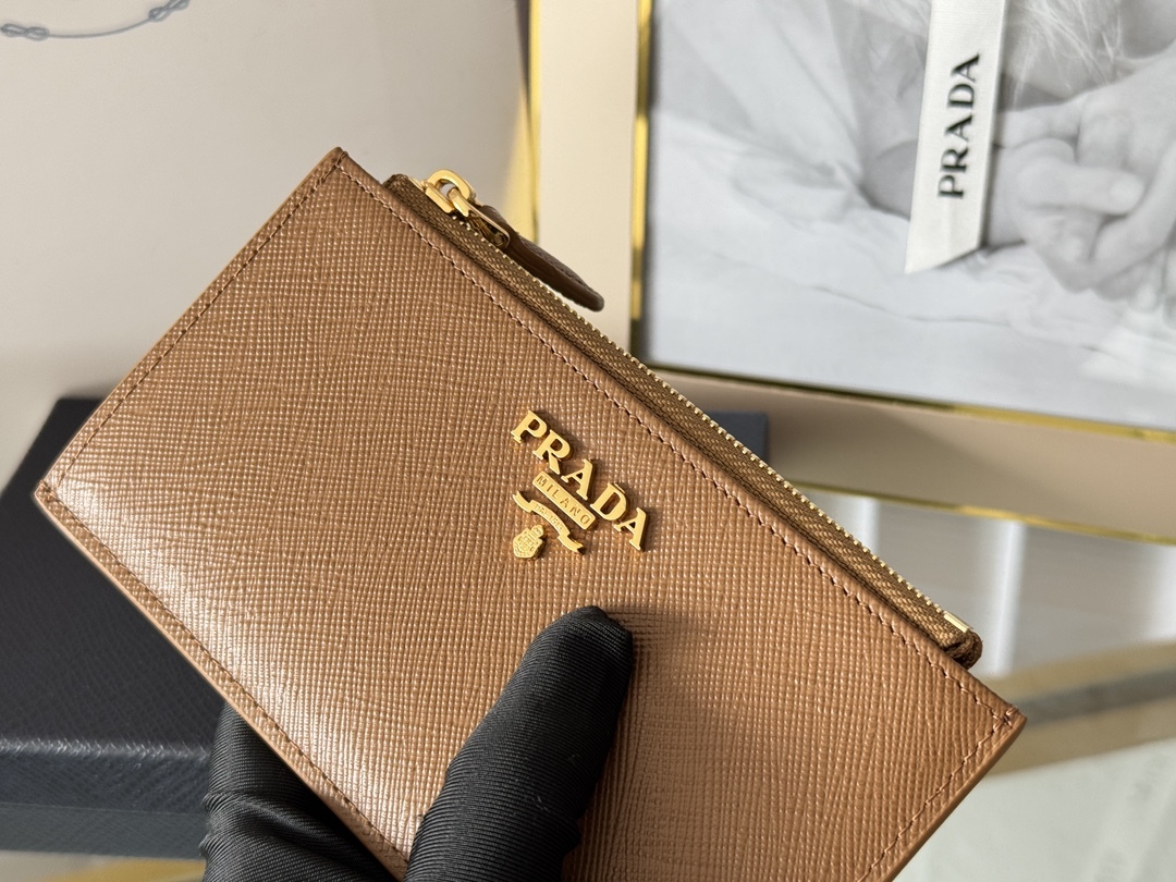 プラダ「Prada」サフィアーノ  カード&コインケース