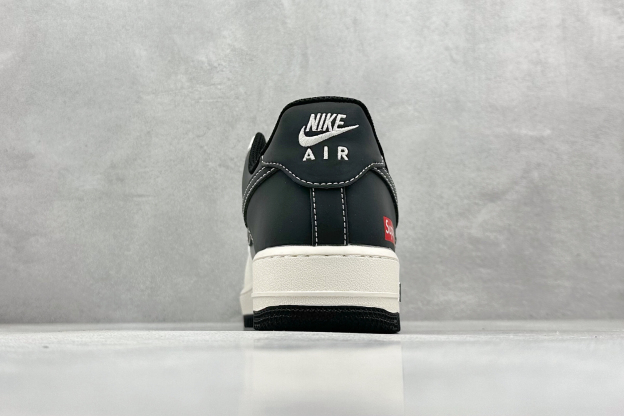 「コラボモデル」Supreme × Nike Air Force 1 Low スニーカー