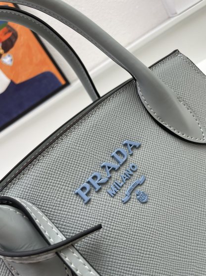 プラダ「Prada」ダブルストラップ ジップトップバッグ