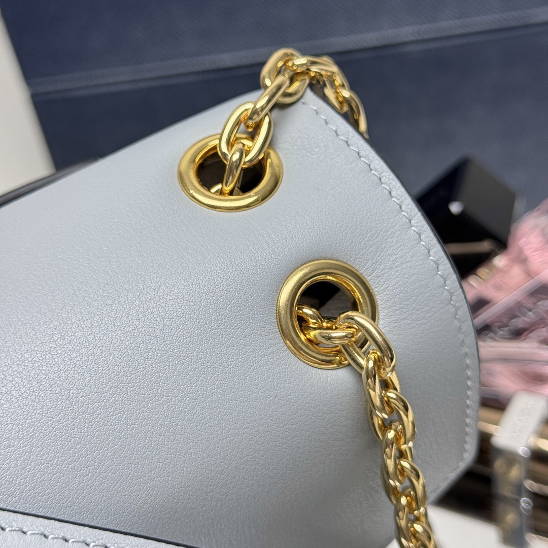 プラダ「Prada」2025 チェーンショルダーバッグ  スモール