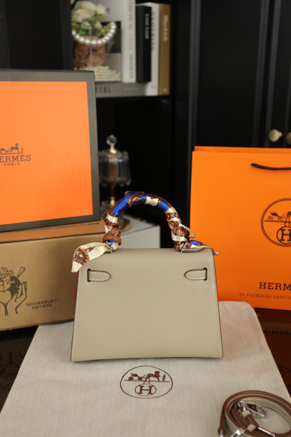 エルメス「Hermès」 Kelly 2代 Epsomレザーバッグ（シルバーハードウェア）