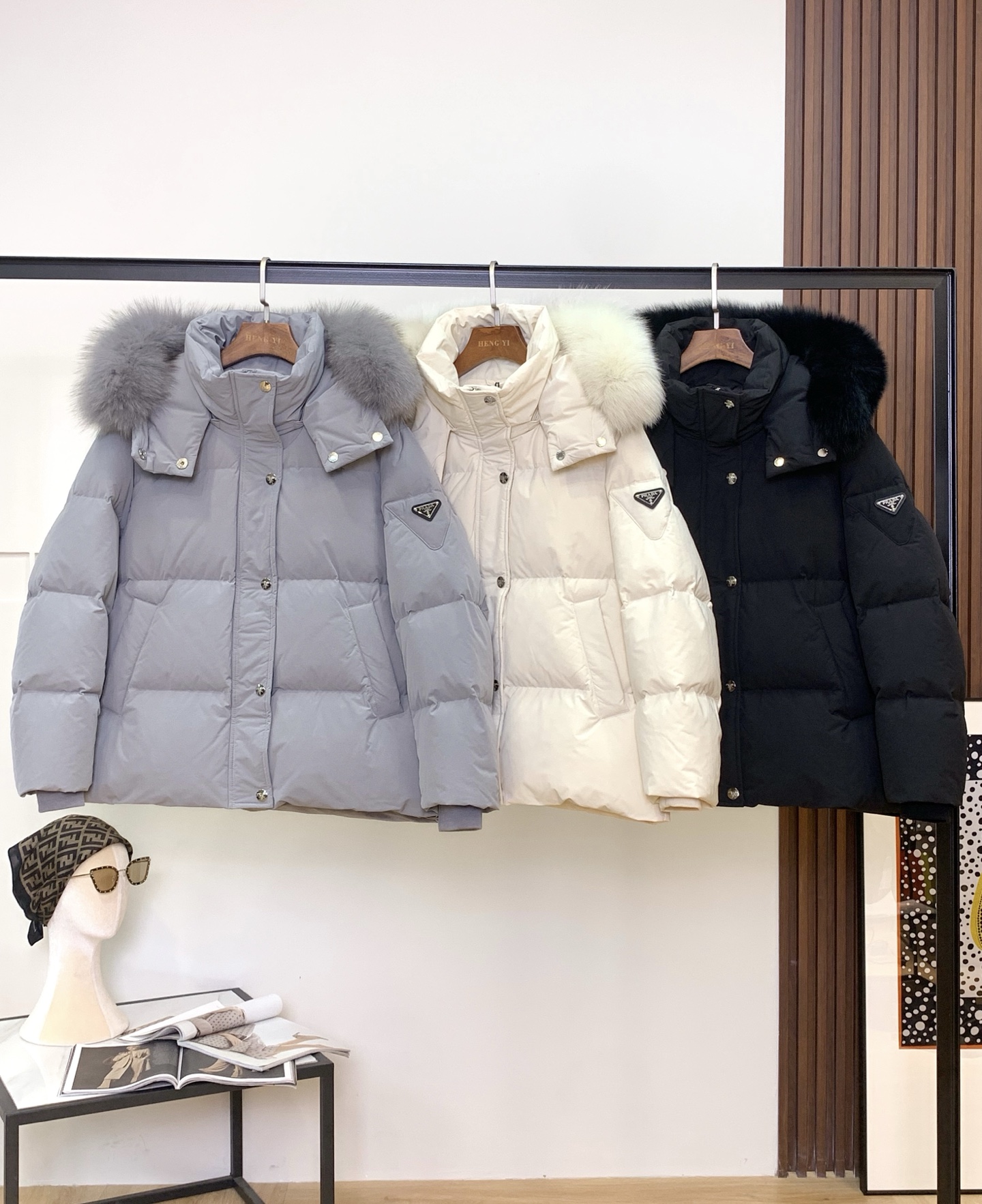 プラダ「Prada」秋冬フード付きダウンジャケット